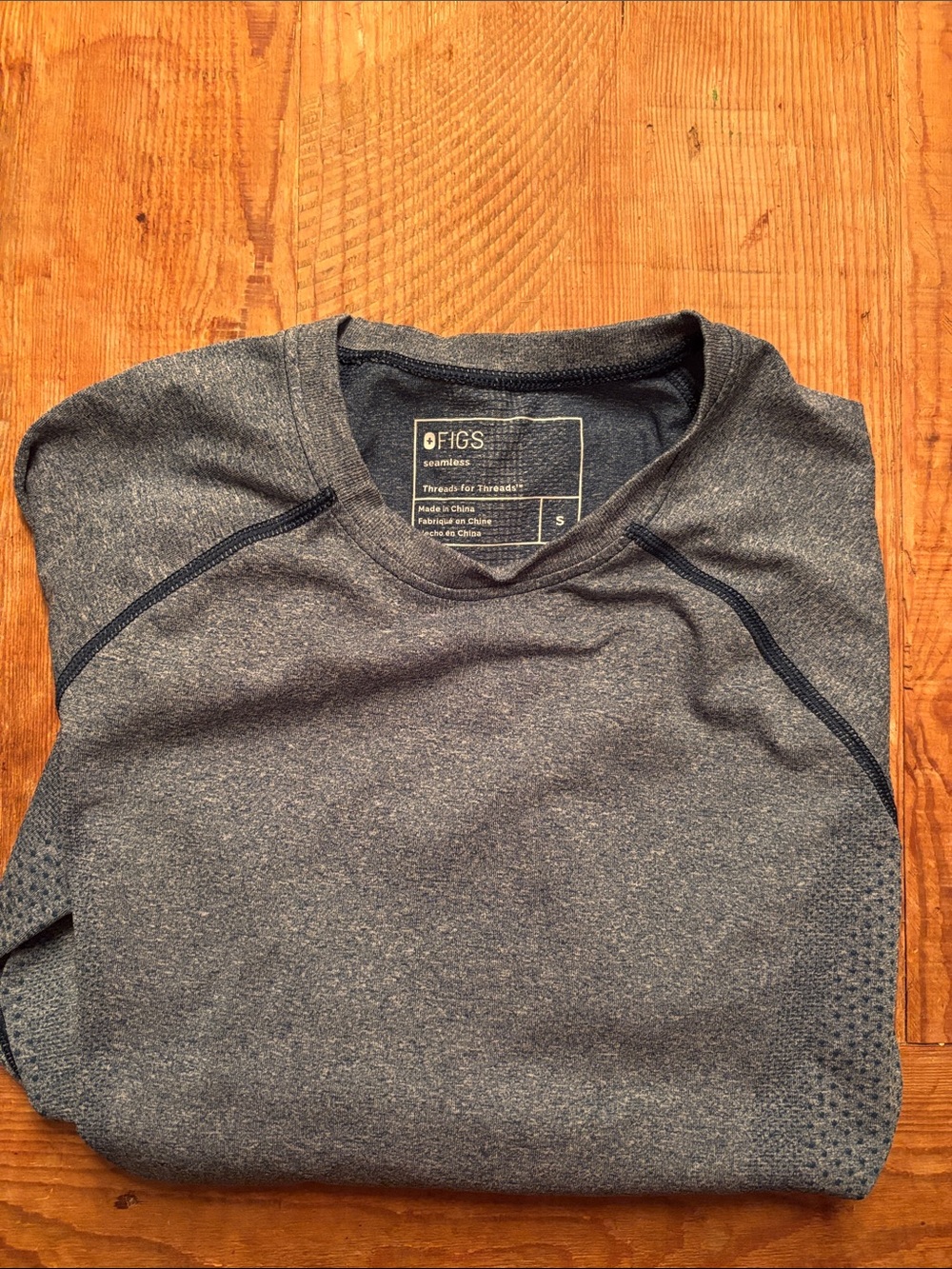 FIGS women’s blue Crewneck seamless shirt